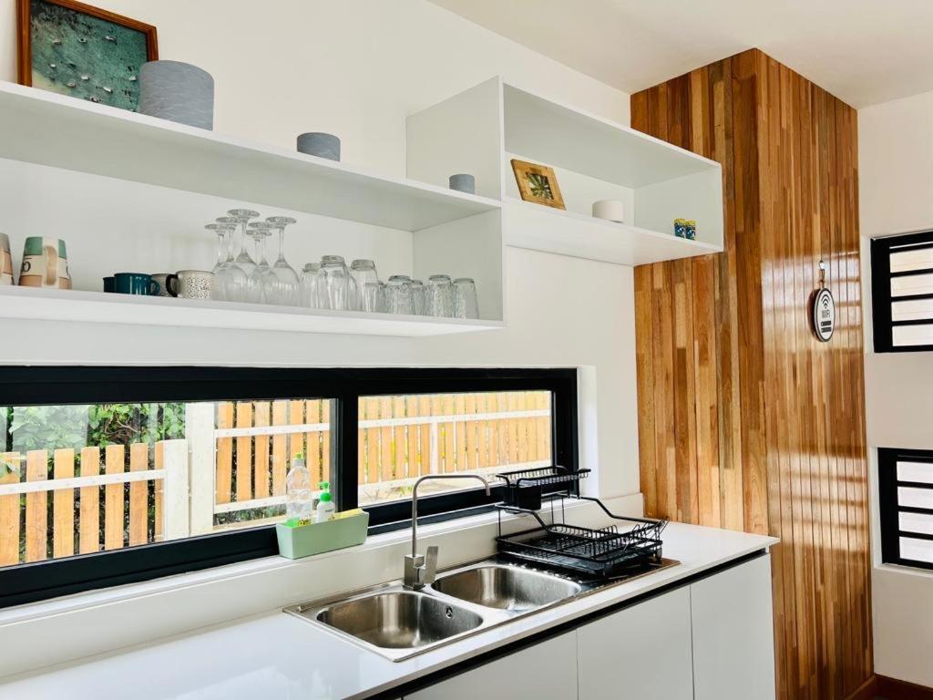 Into The Sun - Modern Holiday Home Albion Exterior foto